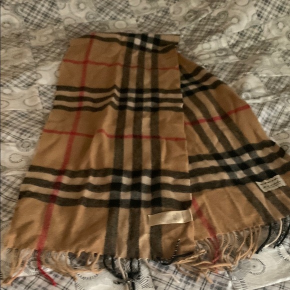 Burberry Classic Check Scarf in Camel - Picture 3 of 6